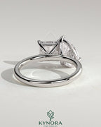 Kynora CJ Toi et Moi engagement ring with 1.65ct pear-shaped and 1.65ct princess-cut diamonds in a claw setting.