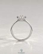 2-karätiger Solitär-Verlobungsring mit birnenförmigem Diamanten in Ost-West-Ausrichtung, Krappenfassung und geschwungener Ringschiene