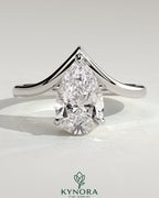 Kynora CJ 2ct pear-shaped diamond solitaire engagement ring with V band, featuring a classic and elegant design.