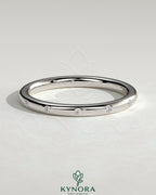 Kynora CJ classic wedding band hammer set with smooth gold finish, ideal for wedding ring or special occasion jewelry.