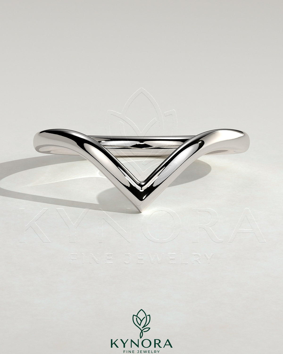 Deep V band wedding ring by Kynora CJ, showcasing a sleek and elegant design ideal for wedding jewelry. Imagen principal del producto