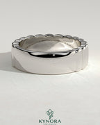 Kynora CJ fluted wedding band featuring a classic cigar style in polished metal, ideal for wedding or anniversary jewelry
