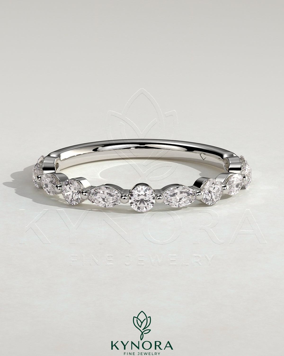 Kynora CJ round marquise wedding band with shared prong accent stones, elegant gold wedding ring for special occasions Imagen principal del producto