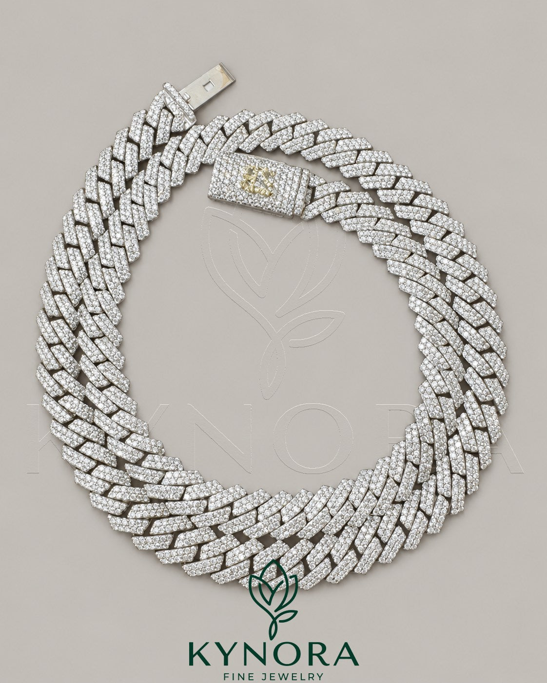 Kynora Jewels 18-inch sterling silver Miami Cuban link chain with 10mm VVS moissanite diamonds, custom lock, hiphop style jewelry. Hauptbild