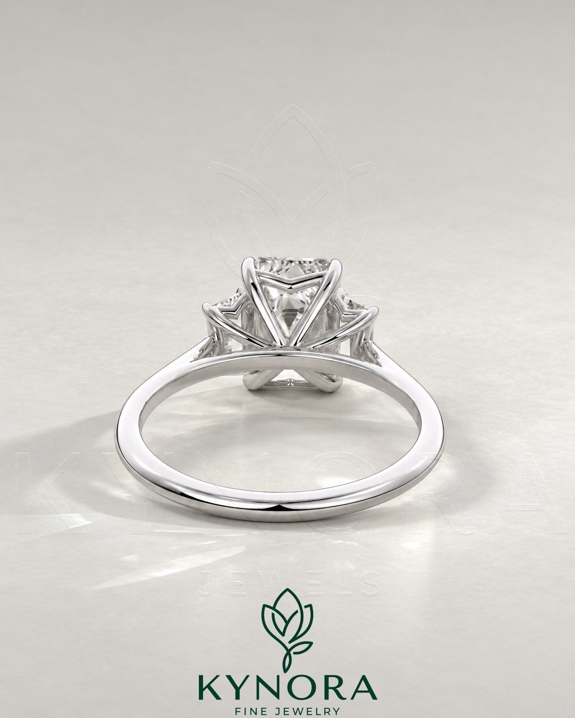 2-karätiger Solitär-Verlobungsring mit birnenförmigem Diamanten in Ost-West-Ausrichtung, Krappenfassung und geschwungener Ringschiene