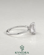 2-karätiger Solitär-Verlobungsring mit birnenförmigem Diamanten in Ost-West-Ausrichtung, Krappenfassung und geschwungener Ringschiene