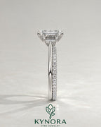 2-karätiger Solitär-Verlobungsring mit birnenförmigem Diamanten in Ost-West-Ausrichtung, Krappenfassung und geschwungener Ringschiene