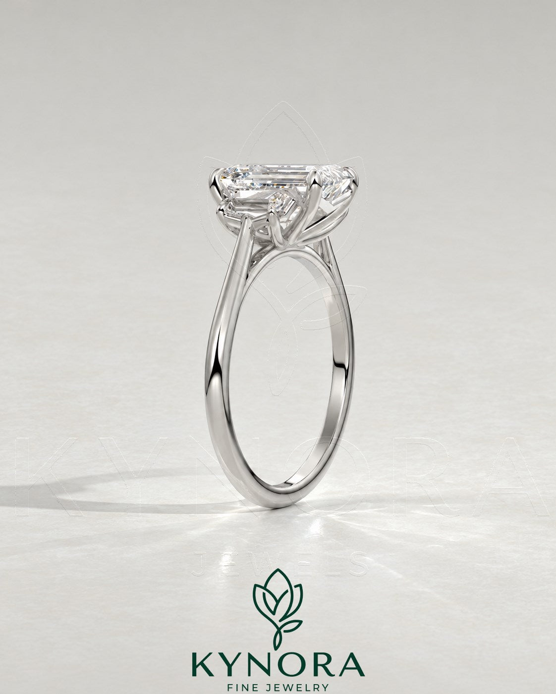 2-karätiger Solitär-Verlobungsring mit birnenförmigem Diamanten in Ost-West-Ausrichtung, Krappenfassung und geschwungener Ringschiene