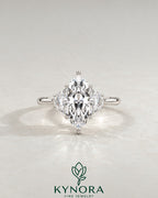 2-karätiger Solitär-Verlobungsring mit birnenförmigem Diamanten in Ost-West-Ausrichtung, Krappenfassung und geschwungener Ringschiene