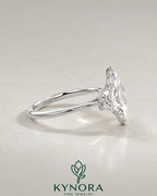 2-karätiger Solitär-Verlobungsring mit birnenförmigem Diamanten in Ost-West-Ausrichtung, Krappenfassung und geschwungener Ringschiene