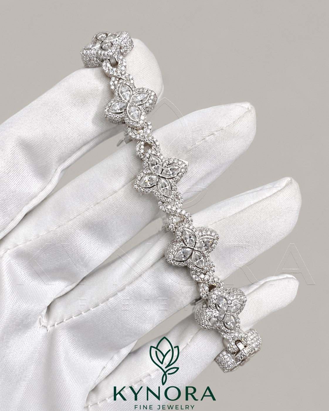 VVS1 Moissanite diamond 925 silver hip-hop bracelet from Kynora Jewels featuring bold chain links and sparkling gemstones.